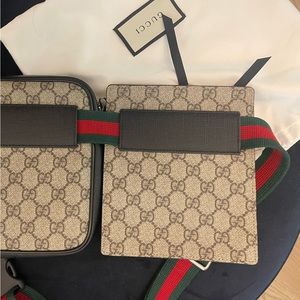 Gucci double pocket belt bag.  This bag is in excellent condition!